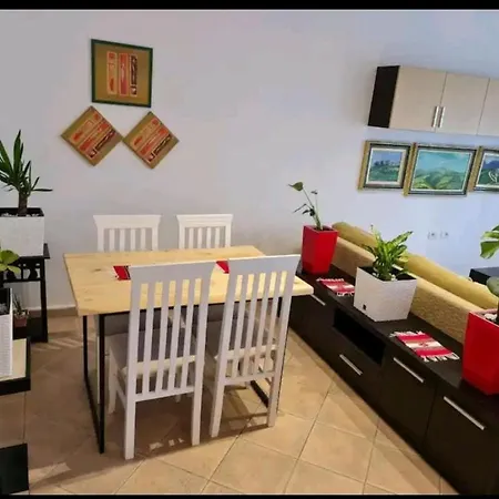 Cozy At Pazari I Ri Apartment *