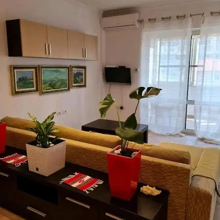 Cozy At Pazari I Ri Apartment *